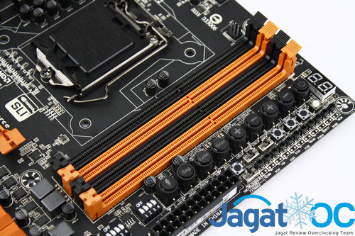 Overclocking Review: Gigabyte GA-Z97X-SOC Force LN2 & GA-Z97X-SOC Force 6 Z97X_SOCForce_03