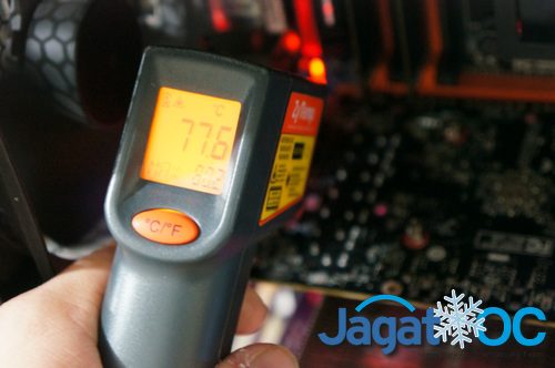 Suhu backside PCB yang menjadi tempat VRM dipasang saat load: 77C-an